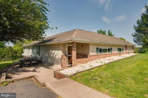 35 Robeson Lawn Rd, Birdsboro, PA 19508