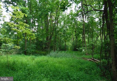 0 Girard, West Lawn, PA 19609