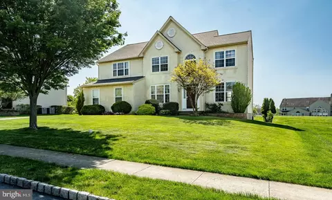 13 Meadowside Dr, Douglassville, PA 19518