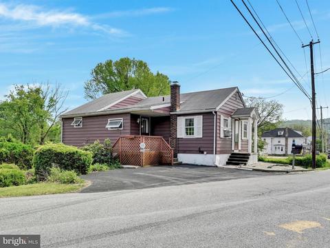 319 Furnace Rd, Wernersville, PA 19565