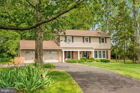 1043 Victory Cir, Reading, PA 19605