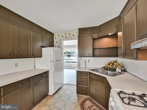1109 Commonwealth Blvd, Reading, PA 19607 photo 9