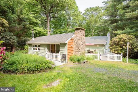 9 Woods Ln, Barto, PA 19504