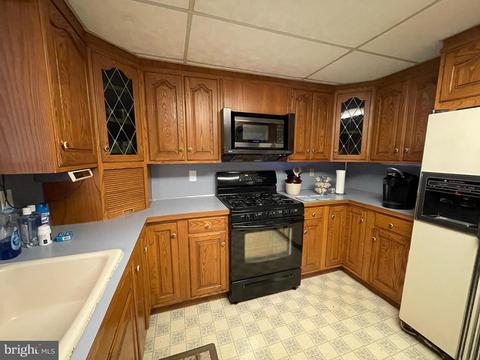 45 S 2nd St, Womelsdorf, PA 19567