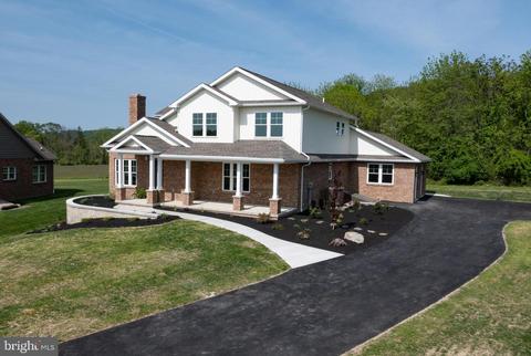 20 Career Ct, Oley, PA 19547