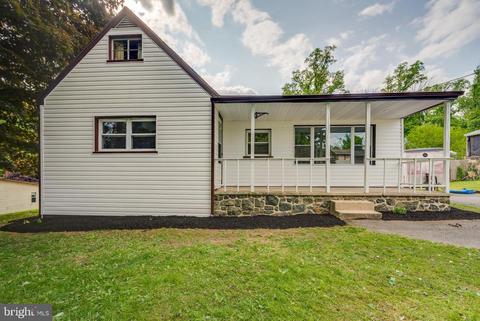 44 Hartz Rd, Fleetwood, PA 19522