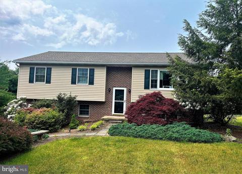 1464 Hilltop Rd, Leesport, PA 19533