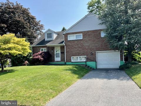 24 E Lincoln Ave, Robesonia, PA 19551