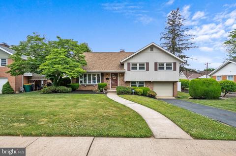 2405 Lindale Dr, Reading, PA 19609