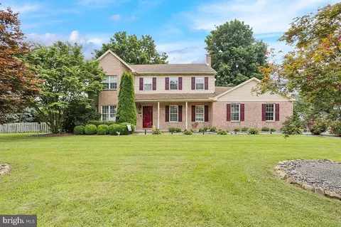 301 W Walnut Tree Dr, Blandon, PA 19510
