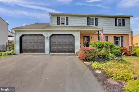 1860 White Oak Dr, Sinking Spring, PA 19608