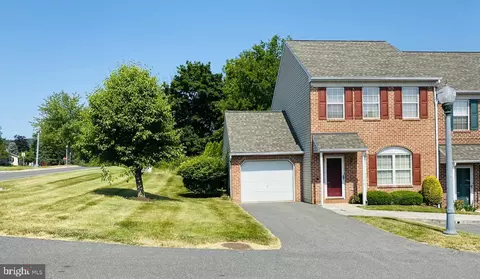 1 Charlemont Ct, Reading, PA 19607