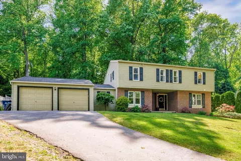 504 Arrowhead Trl, Reading, PA 19608 photo 2