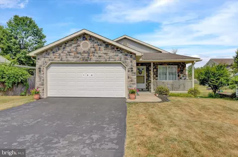 100 N Robeson St, Robesonia, PA 19551