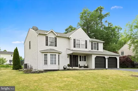 322 W Morlatton Rd, Douglassville, PA 19518