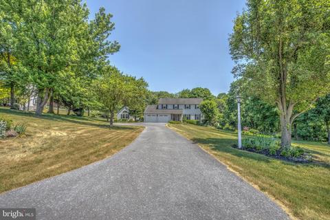 85 Albrecht Ct, Morgantown, PA 19543