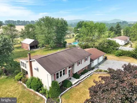 28 Summer Mountain Rd, Bernville, PA 19506