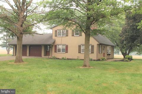 1864 Weavertown Rd, Douglassville, PA 19518