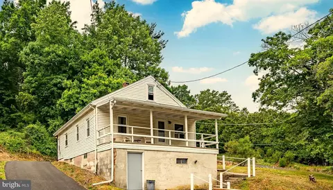 1974 Cedar Top Rd, Reading, PA 19607 photo 2