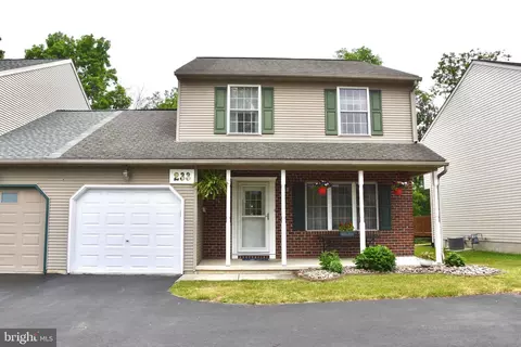 233 Spirit Ct, Blandon, PA 19510