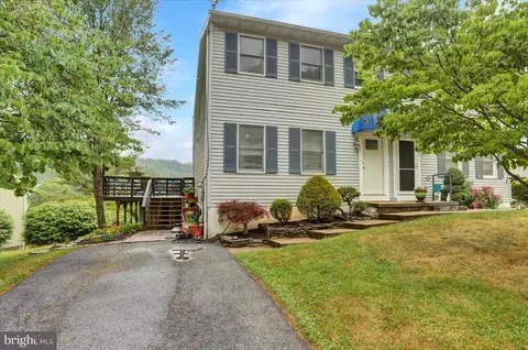 431 Grove Ave, Mohnton, PA 19540