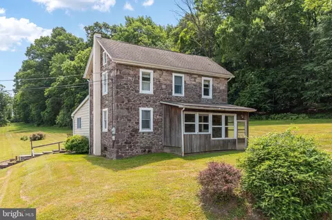 65 Center Rd, Douglassville, PA 19518