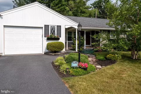 3116 Marcor Dr, Reading, PA 19608 photo 2