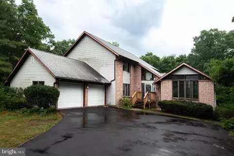 4 Ivy Ct, Douglassville, PA 19518