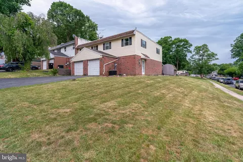 821 Woodchuck Ln, Reading, PA 19606