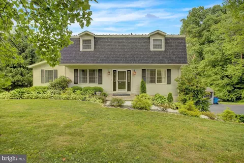 105 Sunnyfield Dr, Fleetwood, PA 19522