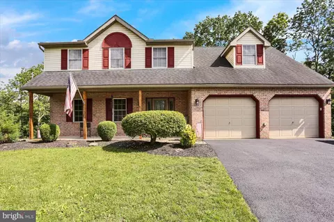 6120 Long Pond Dr, Birdsboro, PA 19508