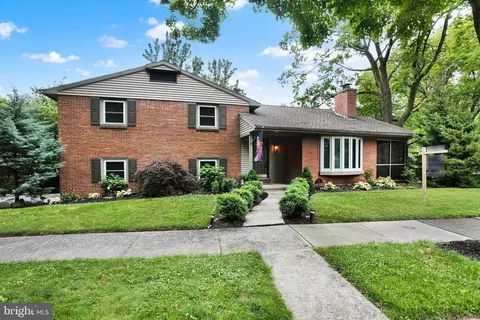 735 Lynne Ave, Wyomissing, PA 19610