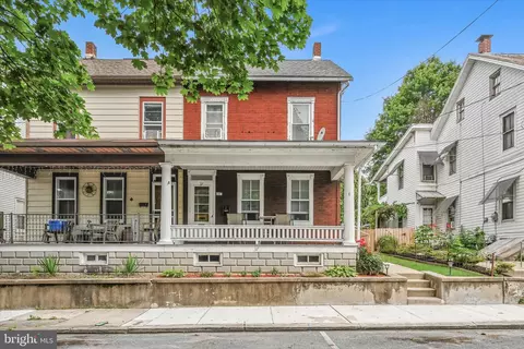 37 E Mohn St, Mohnton, PA 19540