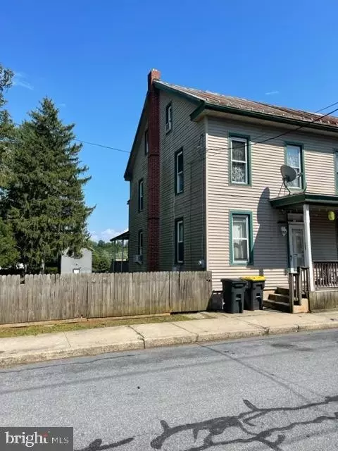 107 S Front St, Womelsdorf, PA 19567