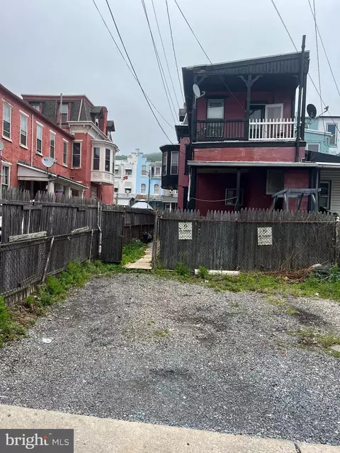 810 N 11th St, Reading, PA 19604