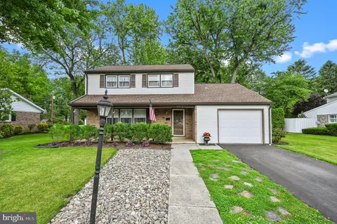 2513 Lexington Dr, Reading, PA 19610