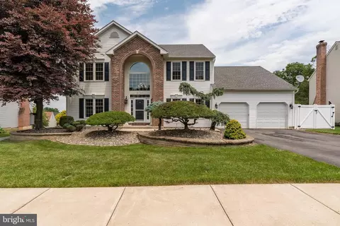 2713 Beacon Dr, Reading, PA 19608