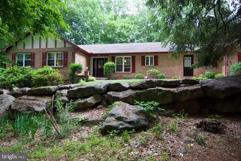 5056 Brook Ln, Mohnton, PA 19540