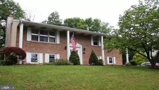 409 Maplewood Dr, Douglassville, PA 19518