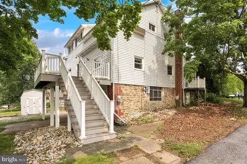 710 Apple Ln, Shoemakersville, PA 19555