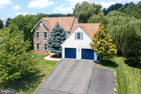 299 Kingston Dr, Douglassville, PA 19518