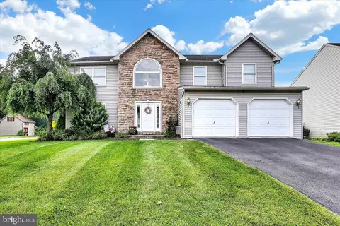 200 S Rosewood Ct, Wernersville, PA 19565