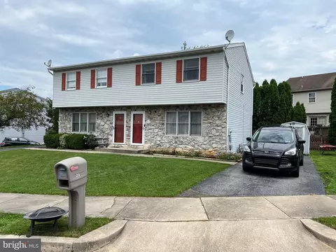 215 Hickory Dr, Fleetwood, PA 19522