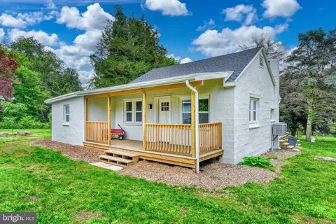 19 Schmecks Ln, Temple, PA 19560