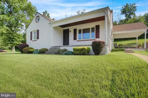 189 W Spring St, Bechtelsville, PA 19505