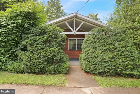 1041 Commonwealth Blvd, Reading, PA 19607