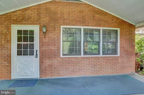 1041 Commonwealth Blvd, Reading, PA 19607 photo 2