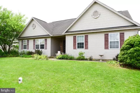 218 Capri Ln, Blandon, PA 19510