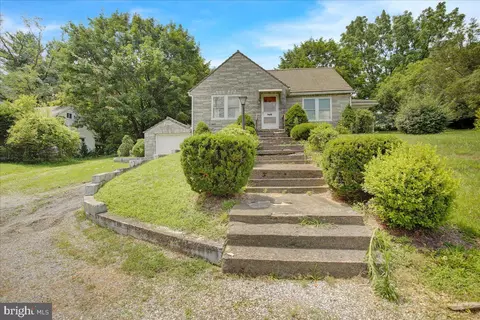 1484 Fairview Dr, Leesport, PA 19533