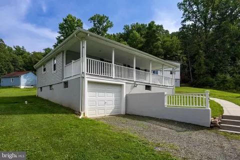 102 Chapel Rd, Boyertown, PA 19512